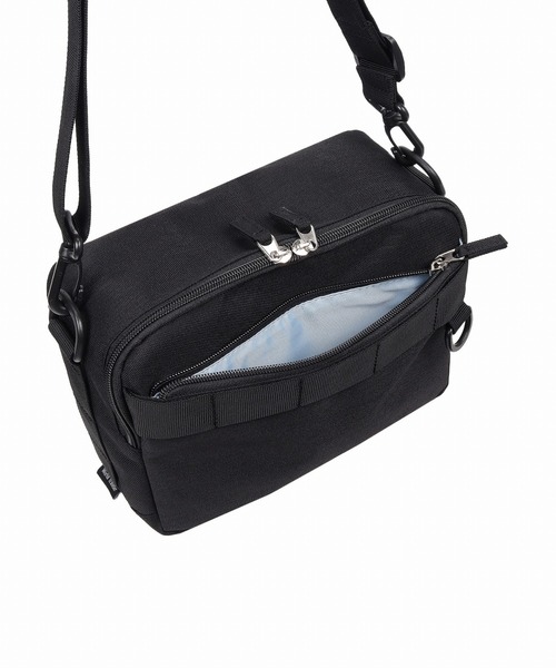 World Traveler(ワールドトラベラー)の「World Traveler(ワールドトラベラー) ショルダーバッグ ルトン A4サイズ収納可 13.3inchPC収納 No.17251(ショルダーバッグ・メンズ・ネイビー/ブラック/カーキ・FREE)」の4枚目の写真