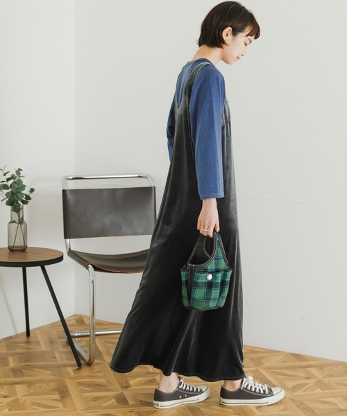 URBAN RESEARCH(アーバンリサーチ)の「ベロアジャンパーワンピース(ワンピース・レディース・ダークブラウン/グレー系その他・FREE)」の20枚目の写真