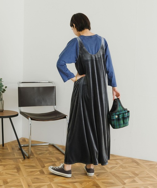 URBAN RESEARCH(アーバンリサーチ)の「ベロアジャンパーワンピース(ワンピース・レディース・ダークブラウン/グレー系その他・FREE)」の4枚目の写真