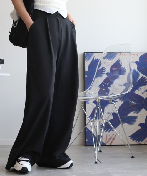 aimoha(アイモハ)の「【aimohaオリジナル】2WAY サロペット タック入りワイドスラックス(スラックス・レディース・ダークグレー/ブラウン/ブラック・SMALL/MEDIUM/X-LARGE/LARGE)」の2枚目の写真