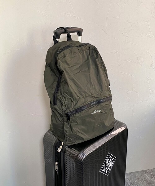 fredy emue（フレディエミュ）の「ポケッタブルエアーデイパック（バックパック/リュック・レディース・オリーブ/グレー/ブラック・FREE）」の3枚目の写真