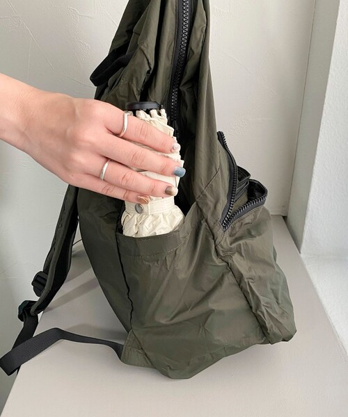fredy emue（フレディエミュ）の「ポケッタブルエアーデイパック（バックパック/リュック・レディース・オリーブ/グレー/ブラック・FREE）」の12枚目の写真