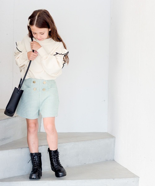 GLOBAL WORK(グローバルワーク)の「メルティフリルニットプルオーバー/199182(ニット/セーター・キッズ・グリーン/オフホワイト/ベージュ/サックスブルー/ブラック・150cm/140cm/130cm/160cm/110cm/100cm/120cm)」の6枚目の写真