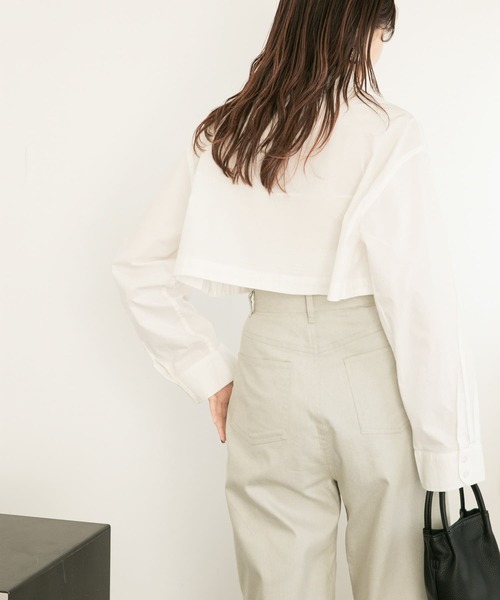 KBF（ケイビーエフ）の「クロップドショートシャツ（シャツ/ブラウス・レディース・ピンク/ライトブルー/オフホワイト・ONE）」の19枚目の写真