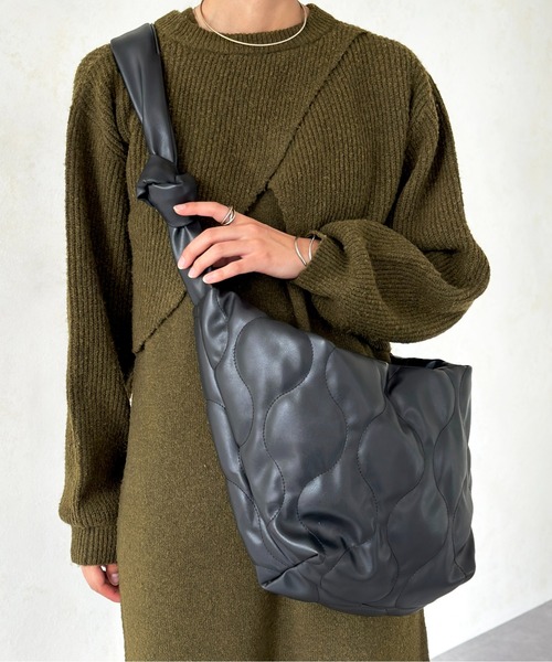 CPCM(シーピーシーエム)の「合皮キルトBIGショルダー(ショルダーバッグ・レディース・ネイビー/アイボリー/ブラック・FREE)」の5枚目の写真