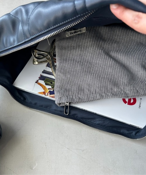 CPCM(シーピーシーエム)の「合皮キルトBIGショルダー(ショルダーバッグ・レディース・ネイビー/アイボリー/ブラック・FREE)」の6枚目の写真