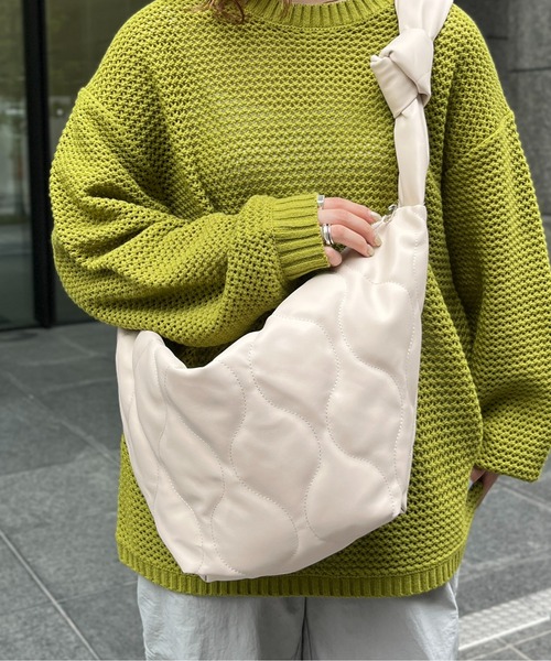 CPCM(シーピーシーエム)の「合皮キルトBIGショルダー(ショルダーバッグ・レディース・ネイビー/アイボリー/ブラック・FREE)」の13枚目の写真