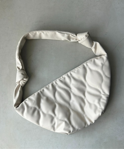 CPCM(シーピーシーエム)の「合皮キルトBIGショルダー(ショルダーバッグ・レディース・ネイビー/アイボリー/ブラック・FREE)」の14枚目の写真