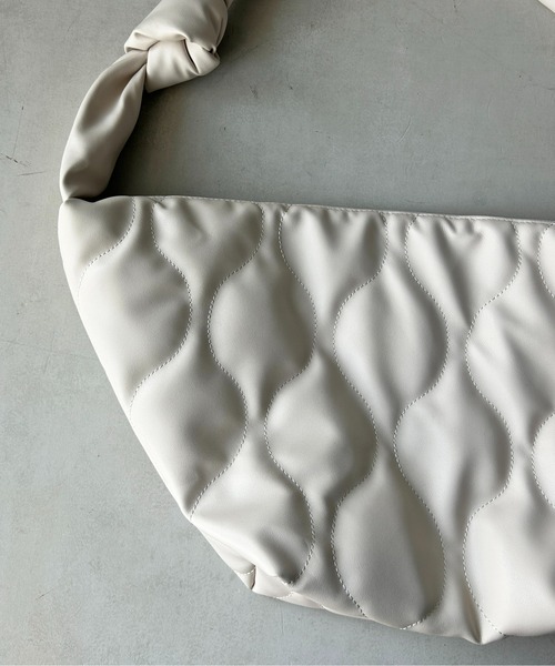 CPCM(シーピーシーエム)の「合皮キルトBIGショルダー(ショルダーバッグ・レディース・ネイビー/アイボリー/ブラック・FREE)」の15枚目の写真