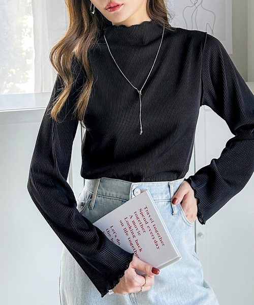 classicalelf(クラシカルエルフ)の「艶感で着こなしにアクセント。2wayプリーツメロウインナー。(Tシャツ/カットソー・レディース・ブラック/ブルー/モカ/グレイッシュベージュ・LARGE/SMALL/MEDIUM/X-LARGE)」の10枚目の写真