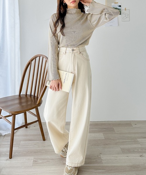 classicalelf(クラシカルエルフ)の「艶感で着こなしにアクセント。2wayプリーツメロウインナー。(Tシャツ/カットソー・レディース・ブラック/ブルー/モカ/グレイッシュベージュ・LARGE/SMALL/MEDIUM/X-LARGE)」の7枚目の写真