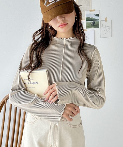 classicalelf(クラシカルエルフ)の「艶感で着こなしにアクセント。2wayプリーツメロウインナー。(Tシャツ/カットソー・レディース・ブラック/ブルー/モカ/グレイッシュベージュ・LARGE/SMALL/MEDIUM/X-LARGE)」の16枚目の写真
