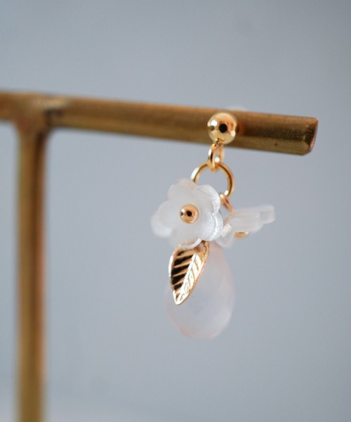 tone(トーン)の「【SHAHA】《SHAHA》天然石/サージカルステンレス/スタッドピアス/揺れるタイプ(MA)(ピアス(両耳用)・レディース・ピンク/ライトピンク・FREE)」の4枚目の写真