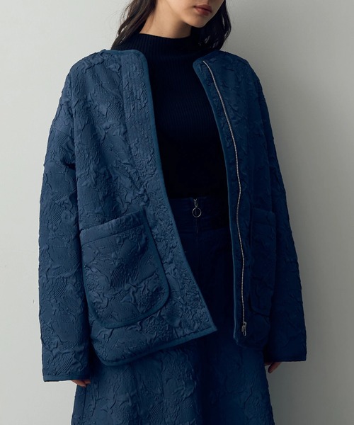 YECCA VECCA（イェッカヴェッカ）の「ふくれジャガードミドル丈中綿コート（その他アウター・レディース・ブルー/ブラック/キャメル・FREE）」の2枚目の写真