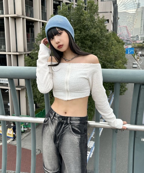 LVEU.（ラブユ.）の「【LVEU.】フロントジップオフショルプードルニットトップス / トップス マイクロフリース フリース オフショル ジップ ファスナー ふわふわ モノトーン ブラック ホワイト アイボリー（Tシャツ/カットソー・レディース・ブラック/アイボリー・FREE）」の3枚目の写真