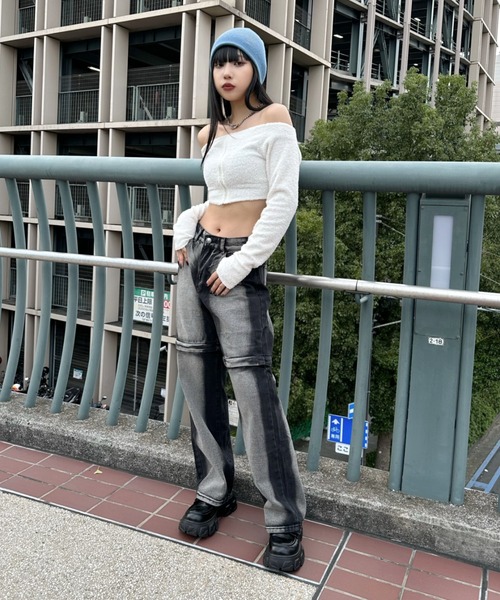 LVEU.（ラブユ.）の「【LVEU.】フロントジップオフショルプードルニットトップス / トップス マイクロフリース フリース オフショル ジップ ファスナー ふわふわ モノトーン ブラック ホワイト アイボリー（Tシャツ/カットソー・レディース・ブラック/アイボリー・FREE）」の4枚目の写真