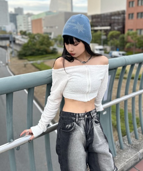 LVEU.（ラブユ.）の「【LVEU.】フロントジップオフショルプードルニットトップス / トップス マイクロフリース フリース オフショル ジップ ファスナー ふわふわ モノトーン ブラック ホワイト アイボリー（Tシャツ/カットソー・レディース・ブラック/アイボリー・FREE）」の7枚目の写真