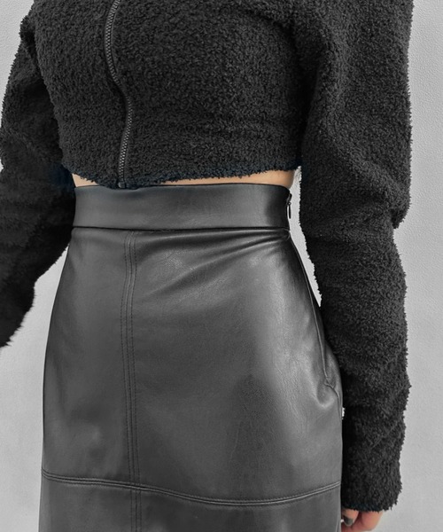 LVEU.（ラブユ.）の「【LVEU.】フロントジップオフショルプードルニットトップス / トップス マイクロフリース フリース オフショル ジップ ファスナー ふわふわ モノトーン ブラック ホワイト アイボリー（Tシャツ/カットソー・レディース・ブラック/アイボリー・FREE）」の19枚目の写真
