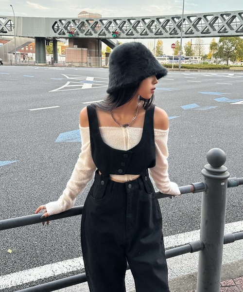 LVEU.（ラブユ.）の「【LVEU.】フロントジップオフショルプードルニットトップス / トップス マイクロフリース フリース オフショル ジップ ファスナー ふわふわ モノトーン ブラック ホワイト アイボリー（Tシャツ/カットソー・レディース・ブラック/アイボリー・FREE）」の22枚目の写真