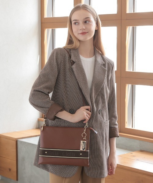 Clelia(クレリア)の「【Serena/セレーナ】2way縦型サコッシュ(ショルダーバッグ・レディース・ブラウン/ブラック/ベージュ/ダークブラウン・ONE SIZE)」の3枚目の写真
