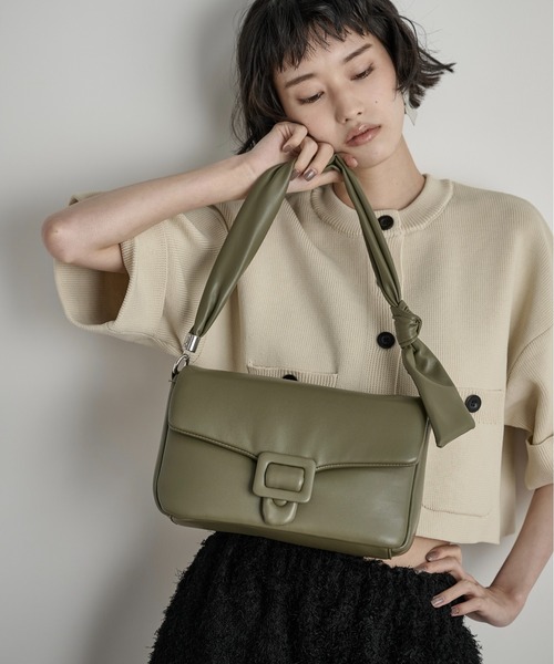 THE YOn（ザヨン）の「ノットショルダースクエアパフバッグ（ショルダーバッグ・レディース・ブラック/サックスブルー/ベージュ/オレンジ/グレイッシュベージュ/カーキ/ブラウン/ピンク・FREE）」の5枚目の写真