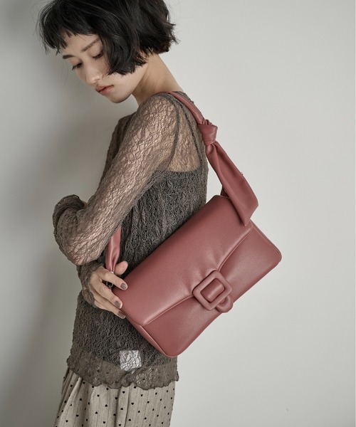 THE YOn（ザヨン）の「ノットショルダースクエアパフバッグ（ショルダーバッグ・レディース・ブラック/サックスブルー/ベージュ/オレンジ/グレイッシュベージュ/カーキ/ブラウン/ピンク・FREE）」の7枚目の写真