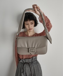 ノットショルダースクエアパフバッグ