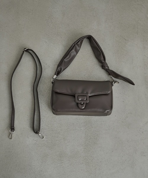 THE YOn（ザヨン）の「ノットショルダースクエアパフバッグ（ショルダーバッグ・レディース・ブラック/サックスブルー/ベージュ/オレンジ/グレイッシュベージュ/カーキ/ブラウン/ピンク・FREE）」の18枚目の写真