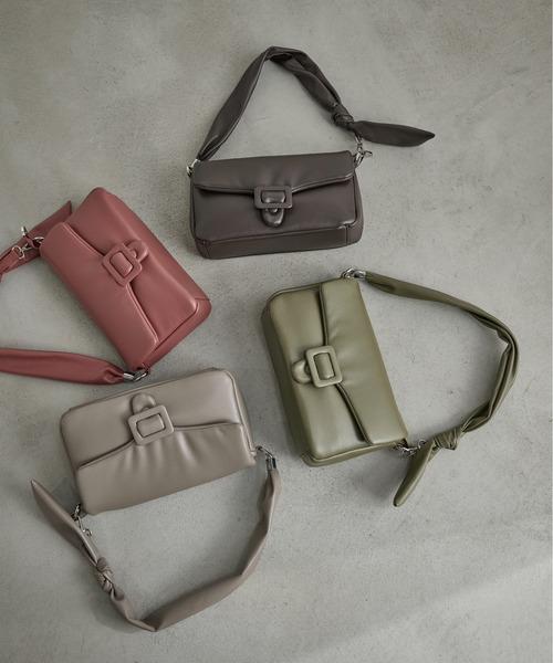 THE YOn（ザヨン）の「ノットショルダースクエアパフバッグ（ショルダーバッグ・レディース・ブラック/サックスブルー/ベージュ/オレンジ/グレイッシュベージュ/カーキ/ブラウン/ピンク・FREE）」の9枚目の写真