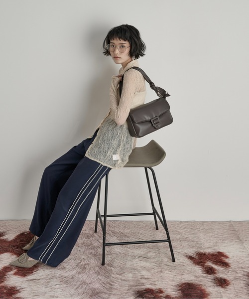 THE YOn（ザヨン）の「ノットショルダースクエアパフバッグ（ショルダーバッグ・レディース・ブラック/サックスブルー/ベージュ/オレンジ/グレイッシュベージュ/カーキ/ブラウン/ピンク・FREE）」の17枚目の写真