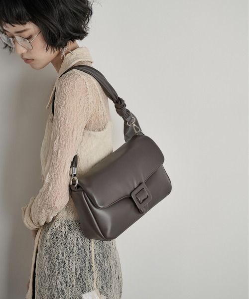 THE YOn（ザヨン）の「ノットショルダースクエアパフバッグ（ショルダーバッグ・レディース・ブラック/サックスブルー/ベージュ/オレンジ/グレイッシュベージュ/カーキ/ブラウン/ピンク・FREE）」の11枚目の写真