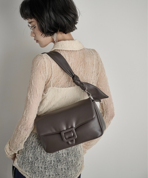 THE YOn（ザヨン）の「ノットショルダースクエアパフバッグ（ショルダーバッグ・レディース・ブラック/サックスブルー/ベージュ/オレンジ/グレイッシュベージュ/カーキ/ブラウン/ピンク・FREE）」の14枚目の写真