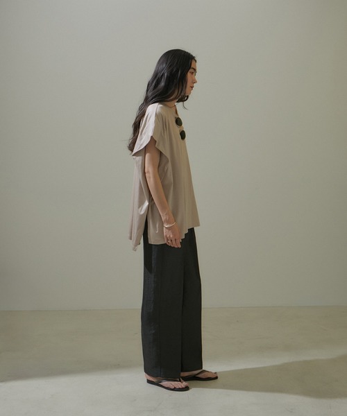 SALON adam et rope'(サロン アダム エ ロペ)の「【雑誌掲載】スムースフロープルオーバー/ビッグTシャツ【接触冷感・UVケア】(Tシャツ/カットソー・レディース・ブラック/ベージュ/ホワイト・FREE)」の6枚目の写真