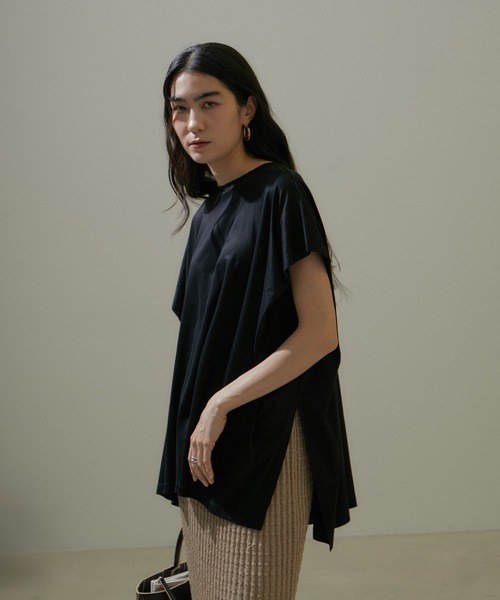 SALON adam et rope'(サロン アダム エ ロペ)の「【雑誌掲載】スムースフロープルオーバー/ビッグTシャツ【接触冷感・UVケア】(Tシャツ/カットソー・レディース・ブラック/ベージュ/ホワイト・FREE)」の8枚目の写真