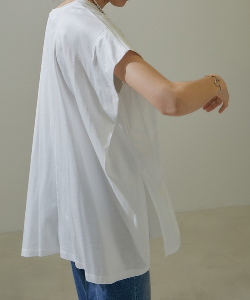 SALON adam et rope'(サロン アダム エ ロペ)の「【雑誌掲載】スムースフロープルオーバー/ビッグTシャツ【接触冷感・UVケア】(Tシャツ/カットソー・レディース・ブラック/ベージュ/ホワイト・FREE)」の11枚目の写真