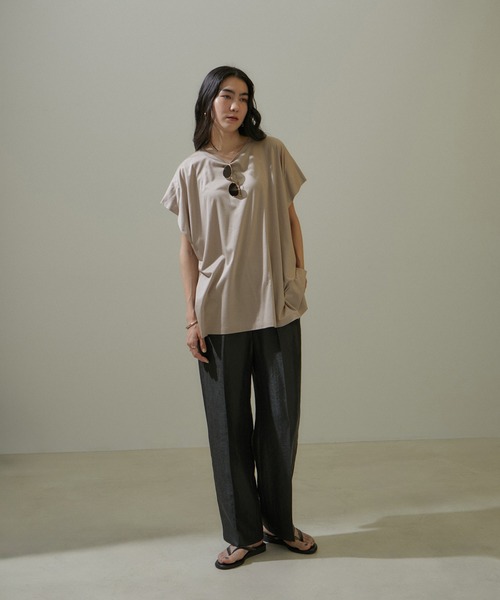 SALON adam et rope'(サロン アダム エ ロペ)の「【雑誌掲載】スムースフロープルオーバー/ビッグTシャツ【接触冷感・UVケア】(Tシャツ/カットソー・レディース・ブラック/ベージュ/ホワイト・FREE)」の12枚目の写真