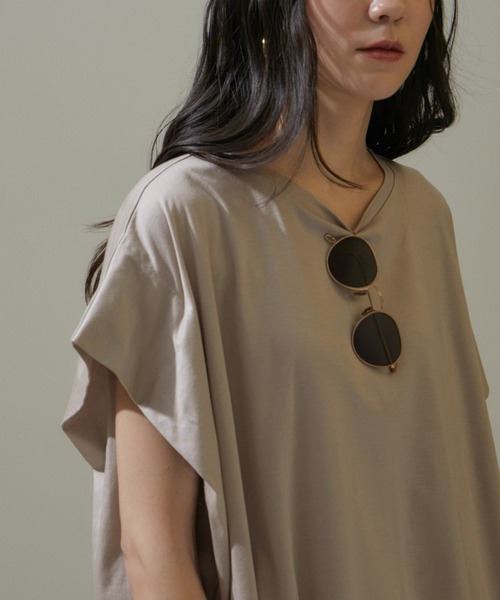 SALON adam et rope'(サロン アダム エ ロペ)の「【雑誌掲載】スムースフロープルオーバー/ビッグTシャツ【接触冷感・UVケア】(Tシャツ/カットソー・レディース・ブラック/ベージュ/ホワイト・FREE)」の13枚目の写真