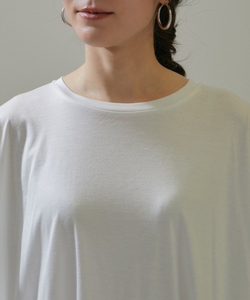 SALON adam et rope'(サロン アダム エ ロペ)の「【雑誌掲載】スムースフロープルオーバー/ビッグTシャツ【接触冷感・UVケア】(Tシャツ/カットソー・レディース・ブラック/ベージュ/ホワイト・FREE)」の17枚目の写真