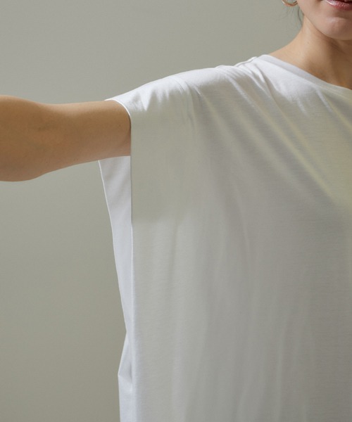 SALON adam et rope'(サロン アダム エ ロペ)の「【雑誌掲載】スムースフロープルオーバー/ビッグTシャツ【接触冷感・UVケア】(Tシャツ/カットソー・レディース・ブラック/ベージュ/ホワイト・FREE)」の18枚目の写真