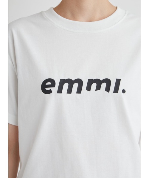 emmi(エミ)の「eco emmiロゴUVカットTシャツ(Tシャツ/カットソー・レディース・ベージュ/ホワイト/チャコールグレー/ブルー・FREE)」の11枚目の写真