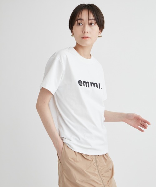 emmi(エミ)の「eco emmiロゴUVカットTシャツ(Tシャツ/カットソー・レディース・ベージュ/ホワイト/チャコールグレー/ブルー・FREE)」の6枚目の写真