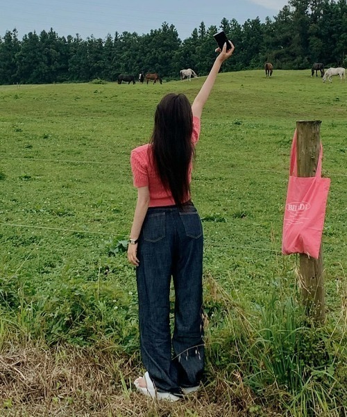 BEIDELLI（ベイデリー）の「[BELLIDE MADE]  ケーブルVネックセミクロップ半袖ニット（ニット/セーター・レディース・スカイブルー/ピンク/イエロー/オートミール/グレー/ネイビー・FREE）」の11枚目の写真