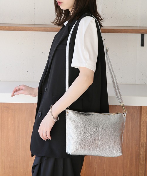 AULENTTI(オウレンティ)の「【AULENTTI】2WAYメタリックレザートートバッグ ショルダーバッグ FB-5788-DL(トートバッグ・レディース・ゴールド/シルバー・FREE)」の16枚目の写真