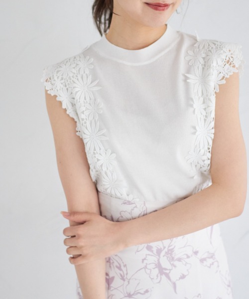 tocco closet(トッコ クローゼット)の「ショルダーフラワーレースニットプルオーバー(ニット/セーター・レディース・ブラック/オフホワイト/グリーン/ピンクベージュ・M)」の10枚目の写真