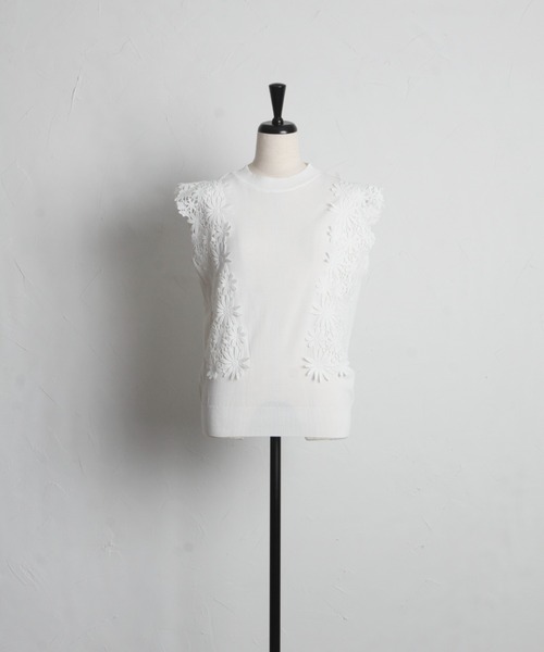tocco closet(トッコ クローゼット)の「ショルダーフラワーレースニットプルオーバー(ニット/セーター・レディース・ブラック/オフホワイト/グリーン/ピンクベージュ・M)」の11枚目の写真