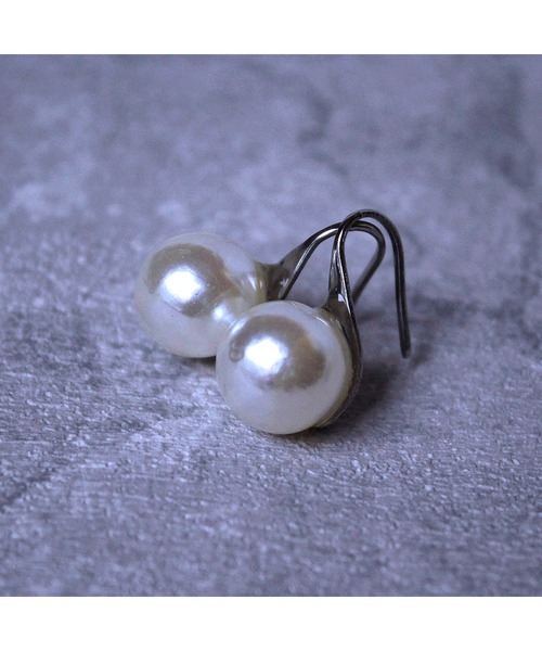 tone(トーン)の「【Willija】金属アレルギー対応《Scoop》イミテーションパールのピアス(MA)(ピアス(両耳用)・レディース・シルバー系2/ゴールド系1/シルバー系1/ゴールド系2/シルバー系その他3/ゴールド系その他3/ゴールド系その他4・FREE)」の1枚目の写真