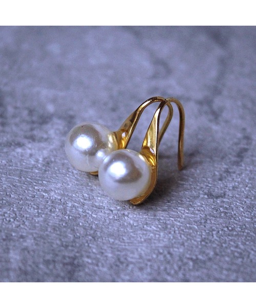tone(トーン)の「【Willija】金属アレルギー対応《Scoop》イミテーションパールのピアス(MA)(ピアス(両耳用)・レディース・シルバー系2/ゴールド系1/シルバー系1/ゴールド系2/シルバー系その他3/ゴールド系その他3/ゴールド系その他4・FREE)」の6枚目の写真