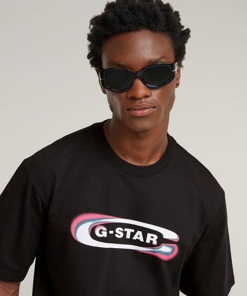 G-STAR（ジースター）の「Gradient Old Skool Logo T-Shirt/グラフィックプリントクラシックロゴTシャツ（Tシャツ/カットソー・メンズ・ダークブラック/ホワイト・SMALL/LARGE/X-LARGE/MEDIUM）」の12枚目の写真