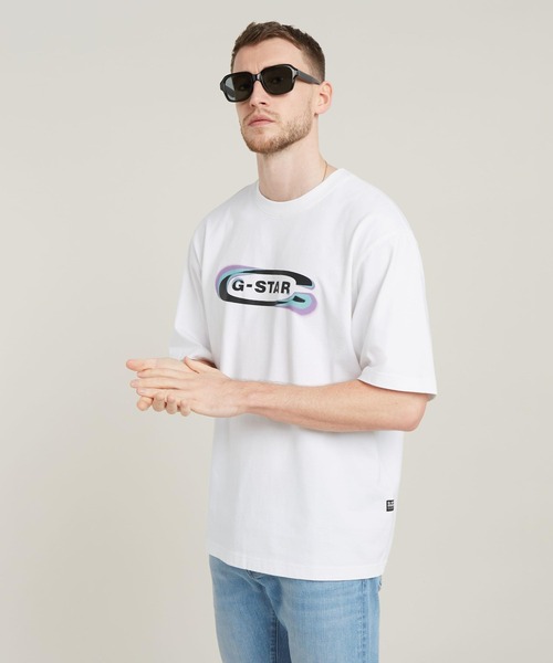 G-STAR（ジースター）の「Gradient Old Skool Logo T-Shirt/グラフィックプリントクラシックロゴTシャツ（Tシャツ/カットソー・メンズ・ダークブラック/ホワイト・SMALL/LARGE/X-LARGE/MEDIUM）」の4枚目の写真