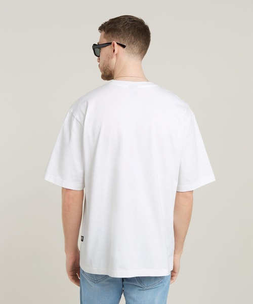 G-STAR（ジースター）の「Gradient Old Skool Logo T-Shirt/グラフィックプリントクラシックロゴTシャツ（Tシャツ/カットソー・メンズ・ダークブラック/ホワイト・SMALL/LARGE/X-LARGE/MEDIUM）」の5枚目の写真